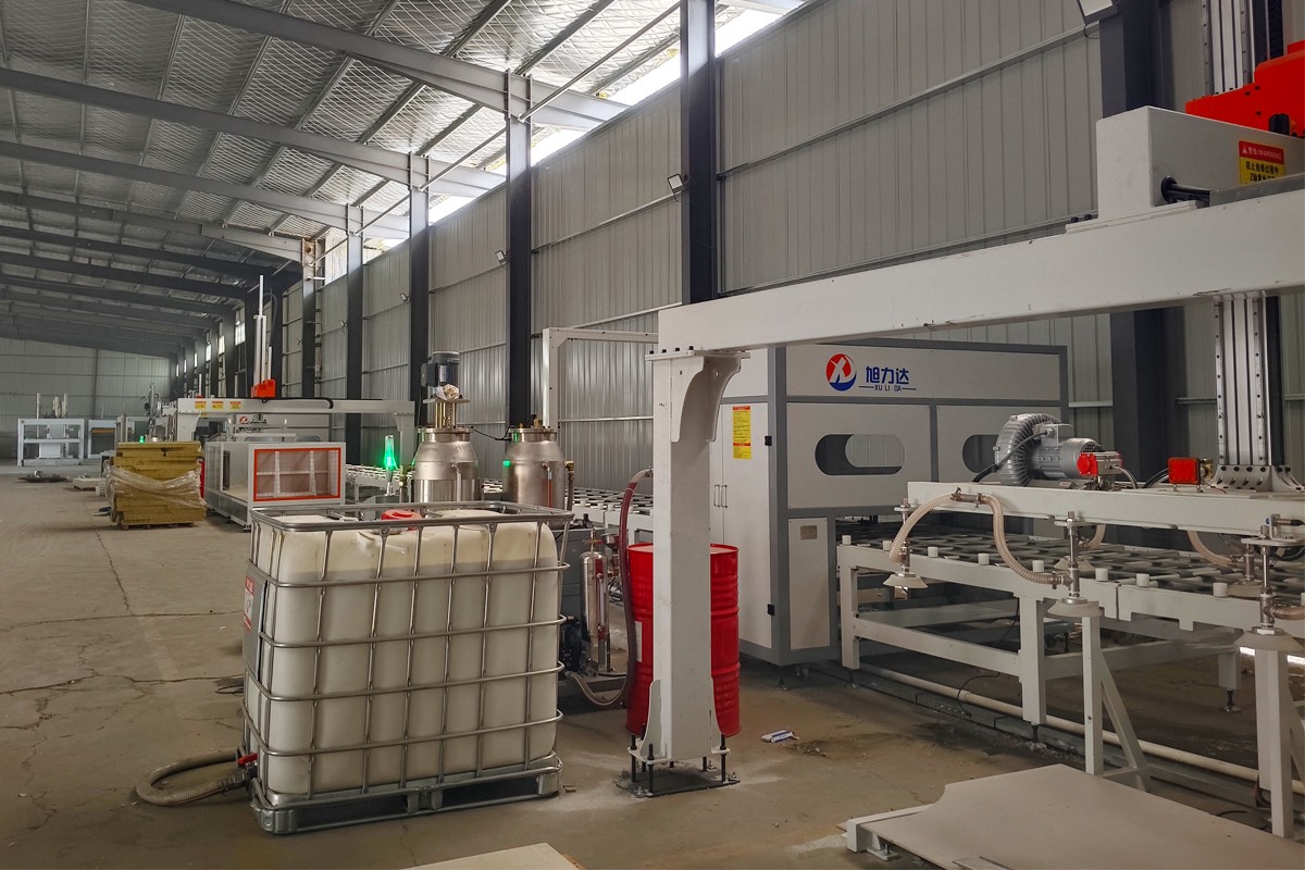 Insulation panel loading, flipping and laminating production line
